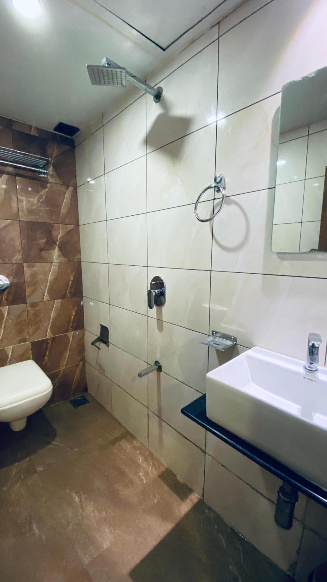 Palm Breeze - Colaba Hotel Mumbai