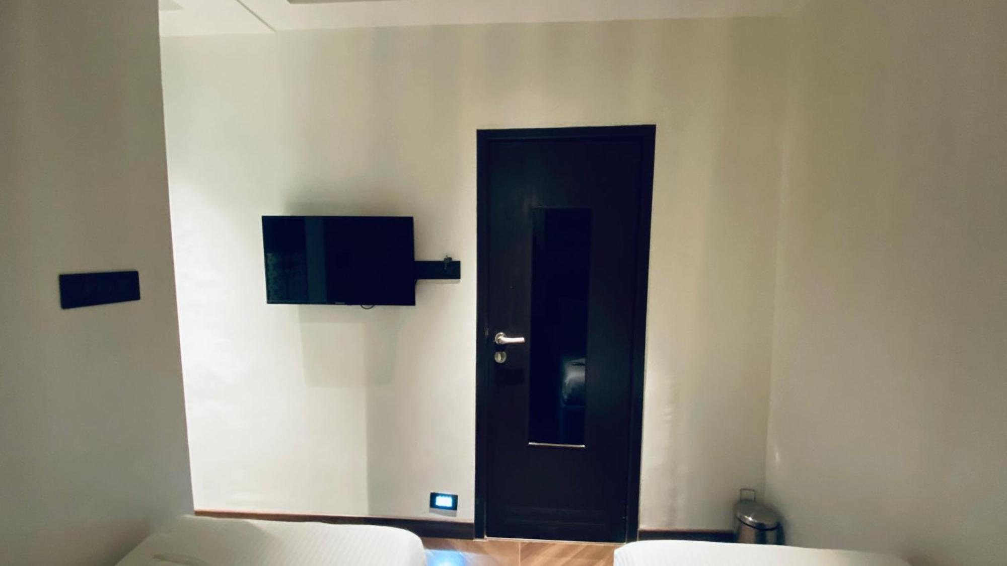 Palm Breeze - Colaba 3*