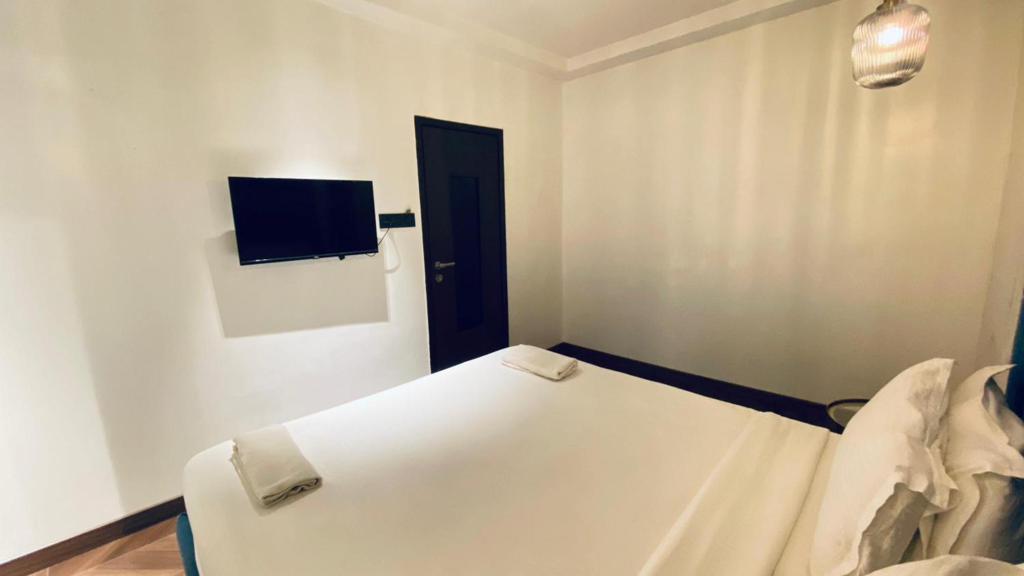 Palm Breeze - Colaba Mumbai
