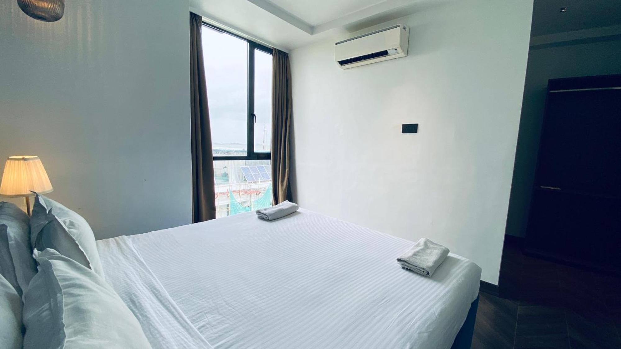 Palm Breeze - Colaba