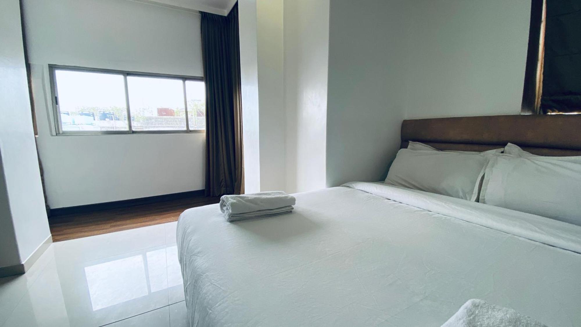 Hotel Palm Breeze - Colaba Mumbai
