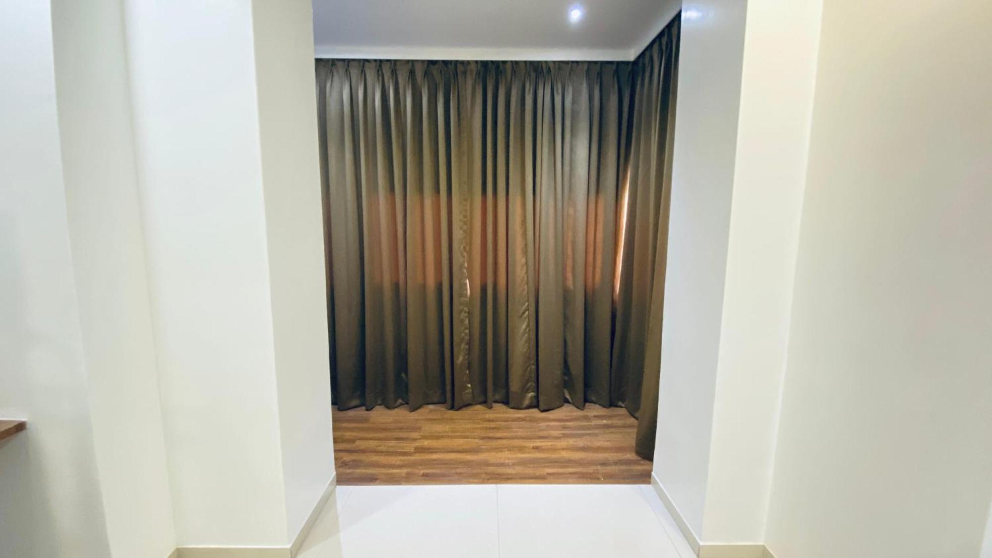 Hotel Palm Breeze - Colaba