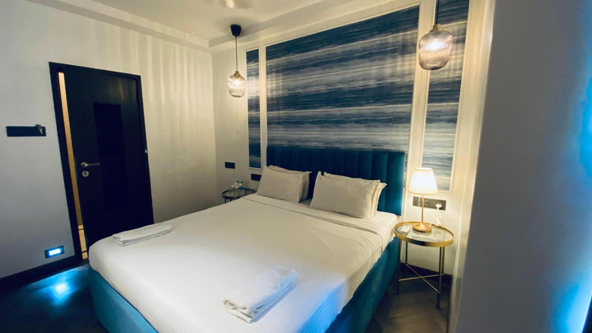 Palm Breeze - Colaba
