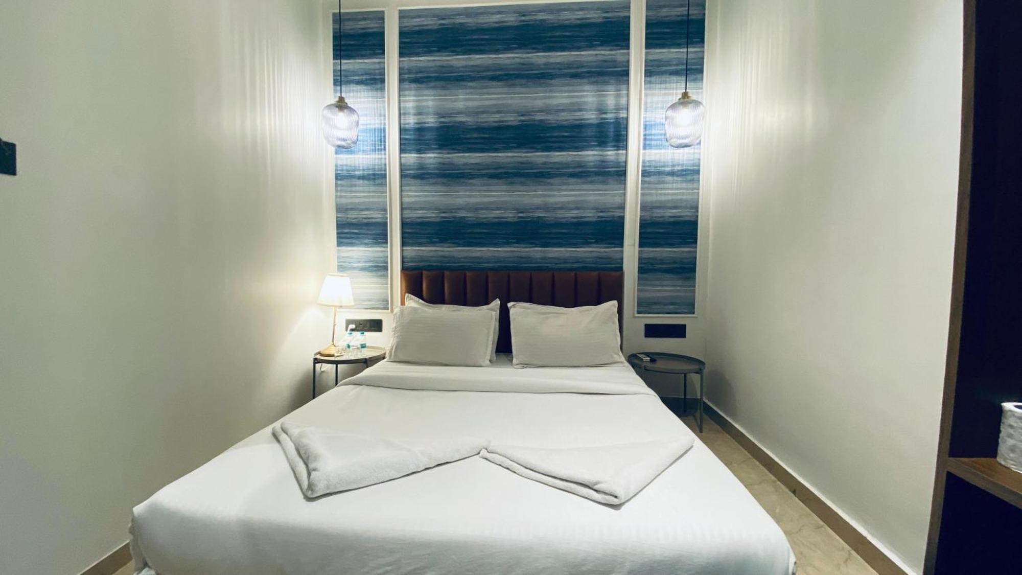 Hotel Palm Breeze - Colaba Mumbai