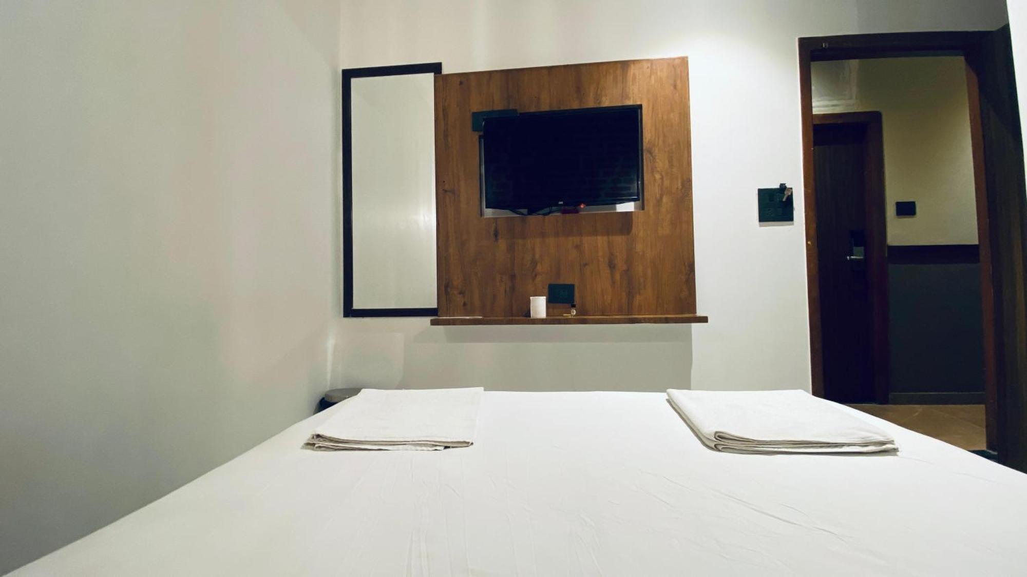 Palm Breeze - Colaba 3*