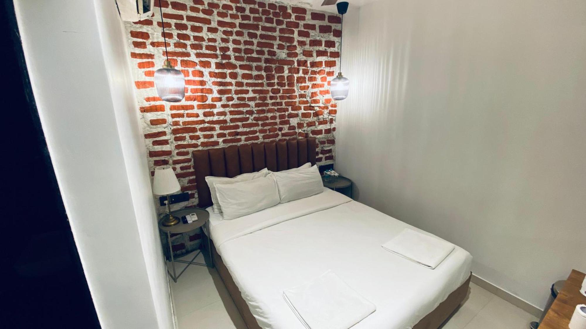Palm Breeze - Colaba