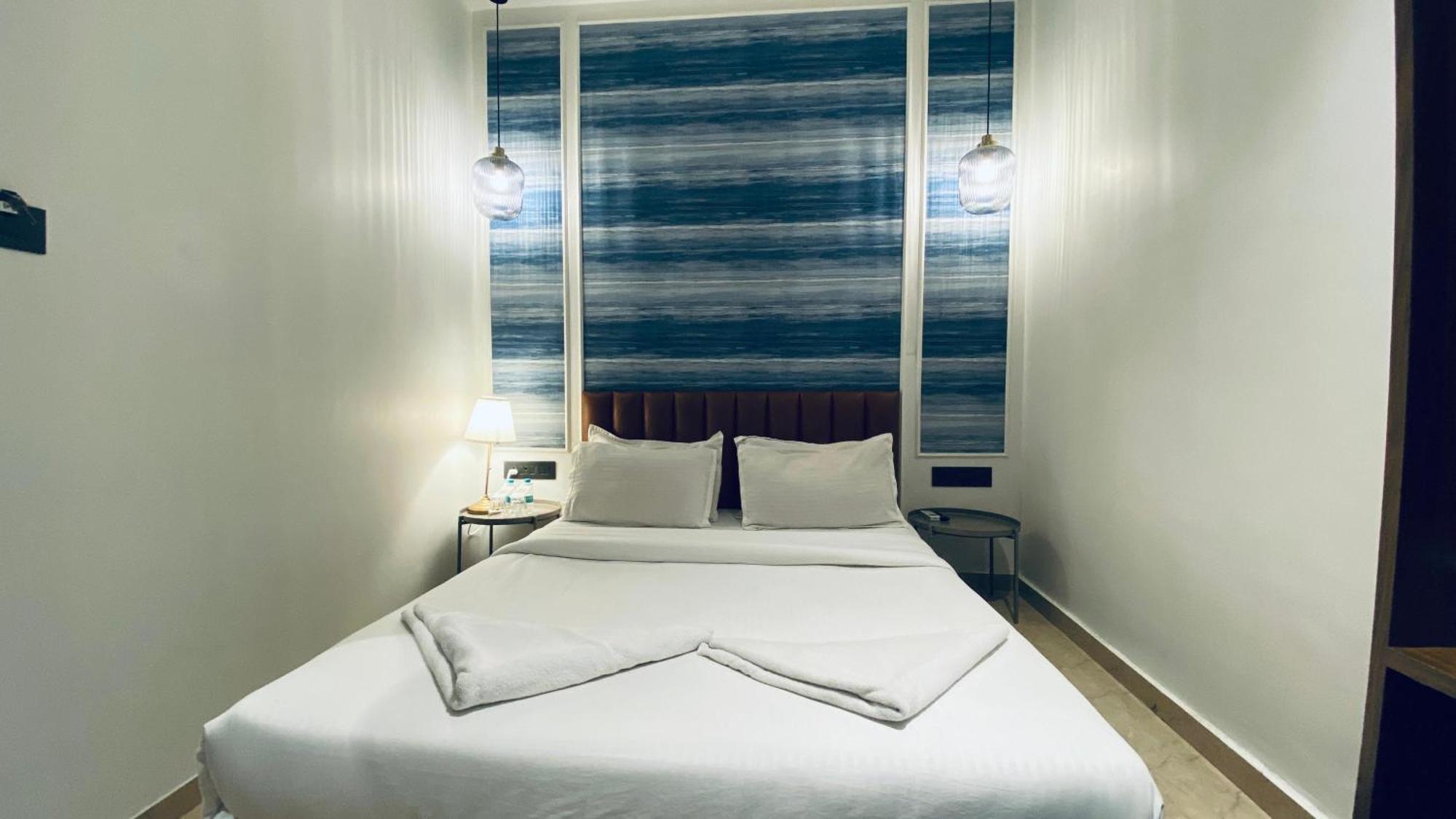 Hotel Palm Breeze - Colaba