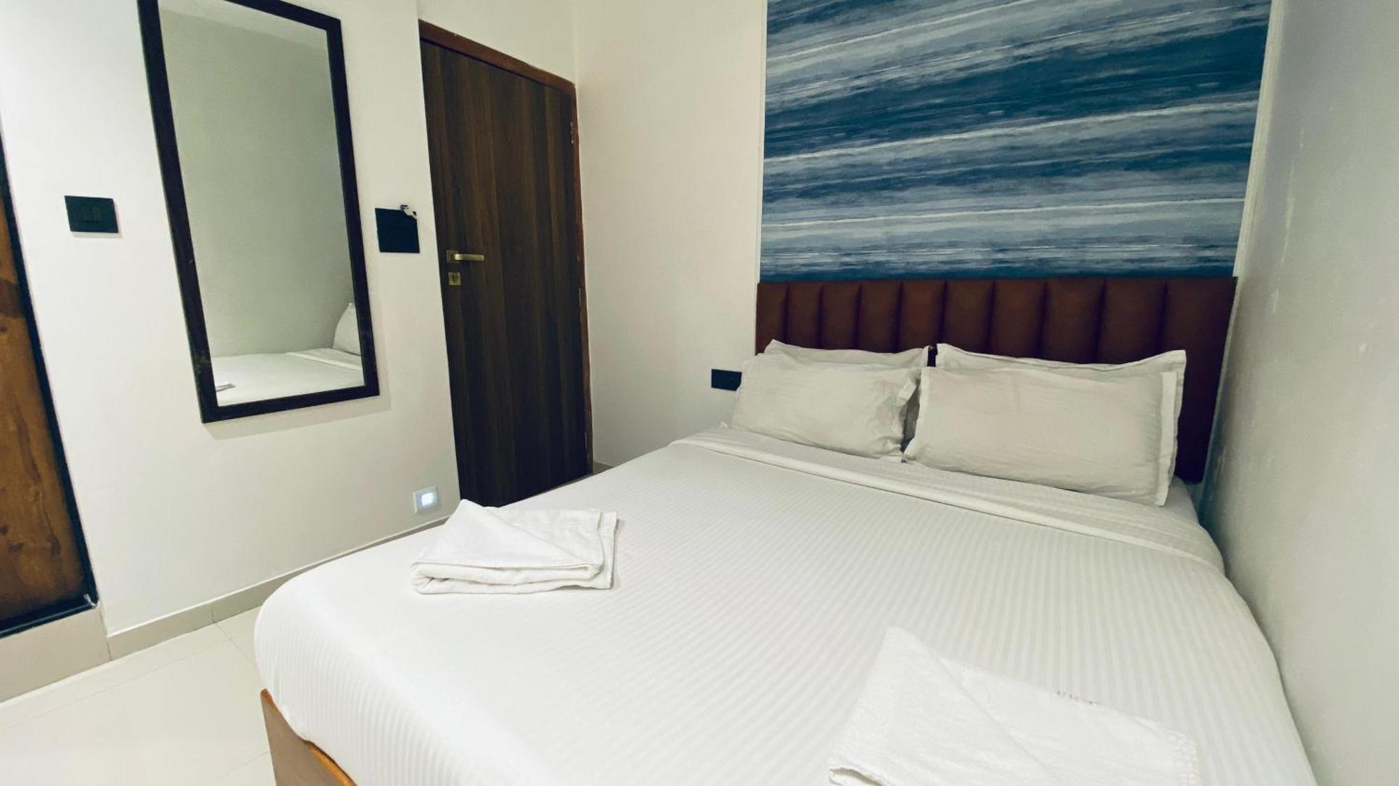 Hotel Palm Breeze - Colaba