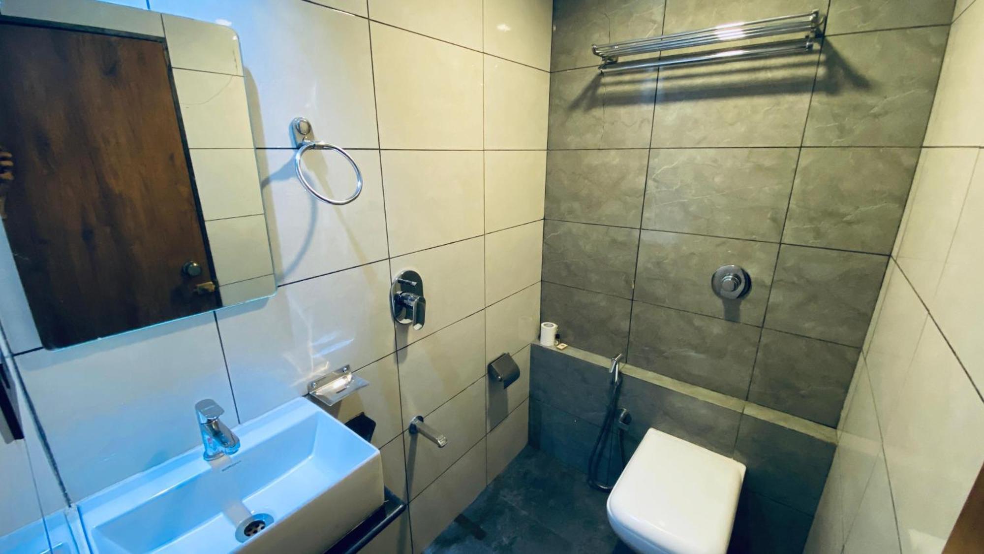Palm Breeze - Colaba Hotel 3*